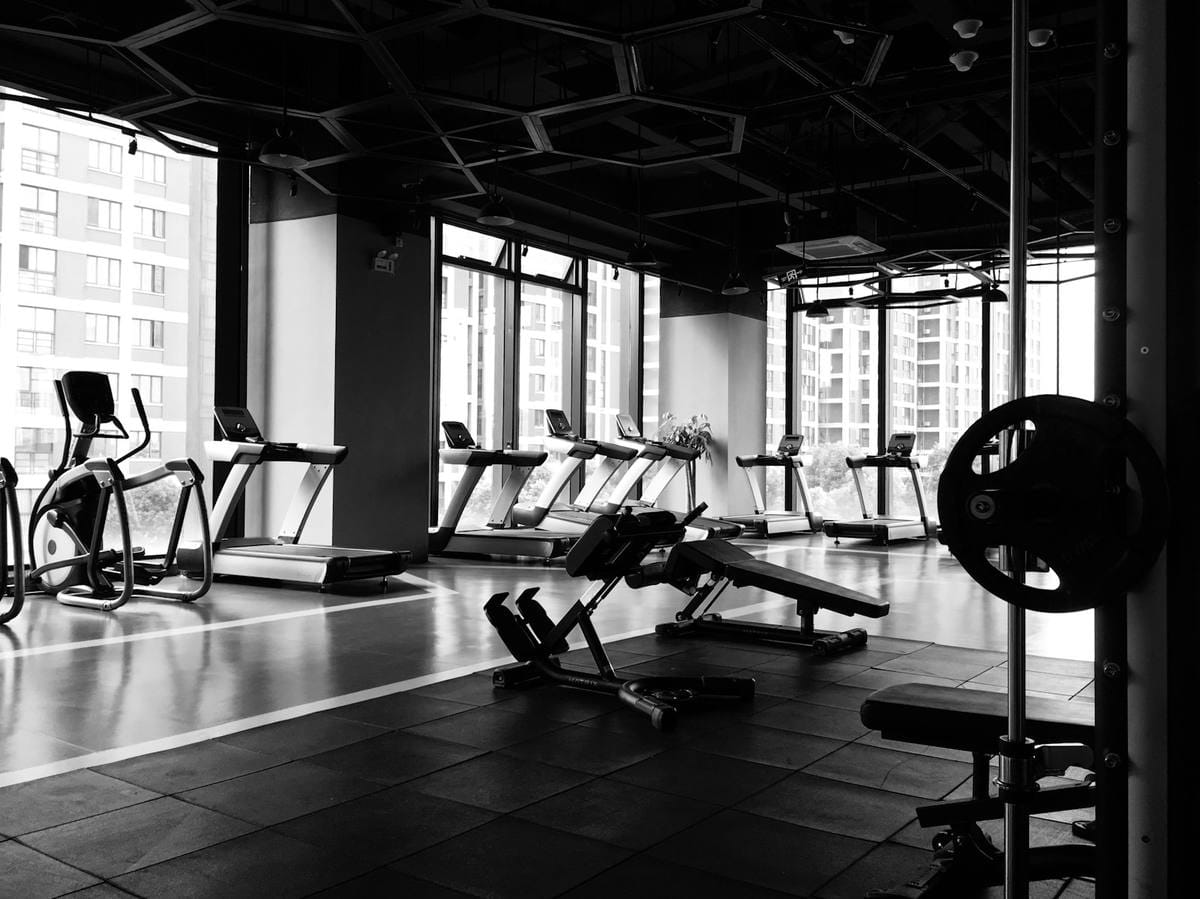 Hjemmetreningsutstyr – manualer, kettlebell og matte